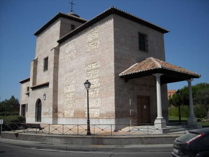 Un carril bici en Valdebebas La ermita de la Virgen de la Soledad