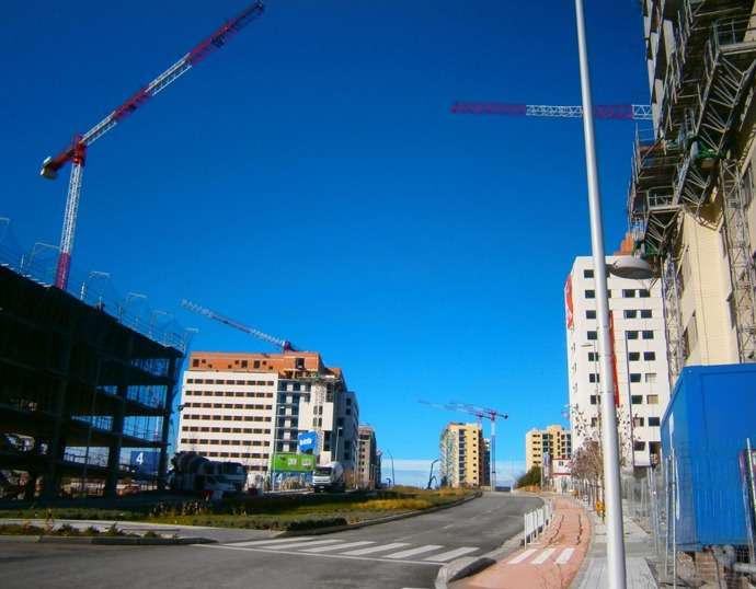 Valdebebas, Madrid. Edificios a punto de terminar la construcción.
