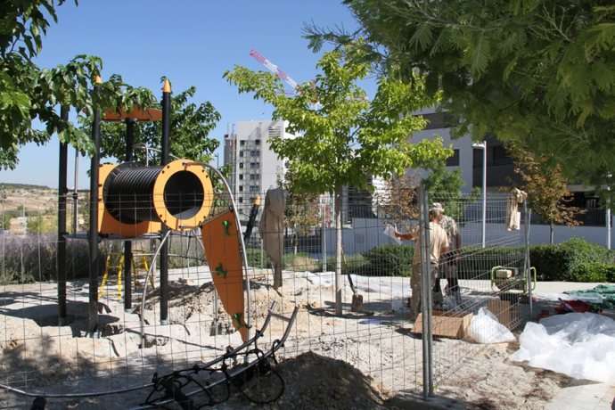 Valdebebas, Madrid: mobiliario urbano, equipamientos de juegos para niños