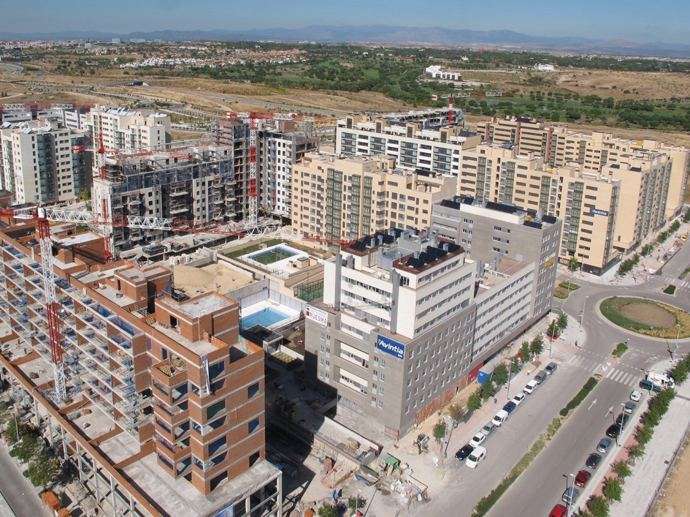 Valdebebas: vista aerea del nuevo barrio de Madrid, que ya acoge a sus primeros vecinos. Octubre 2013