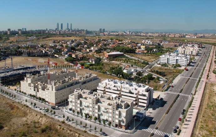 Valdebebas: vista aerea del nuevo barrio de Madrid, que ya acoge a sus primeros vecinos. Octubre 2013